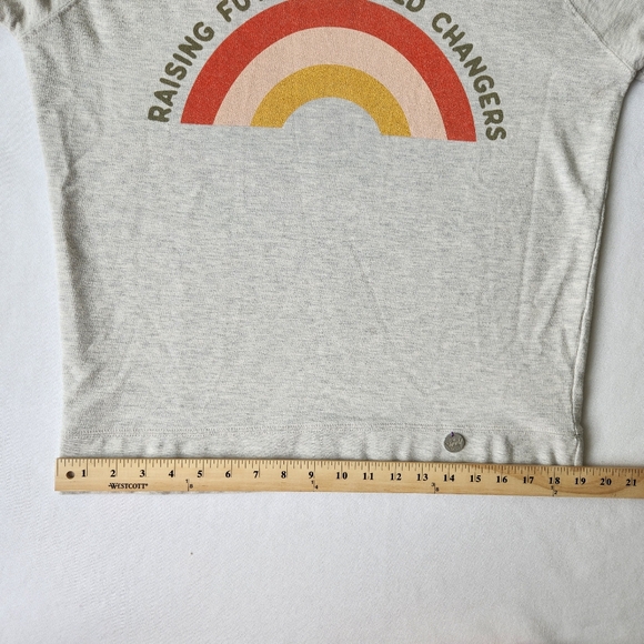 Crowned Free Gray Sweatshirt Raising Future World Changers Graphic Cute Medium - Picture 13 of 17